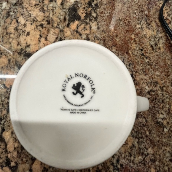 🐇 L.O.V.E. is a Four-Legged Word Graphic Heart Mug NWT - Picture 2 of 5